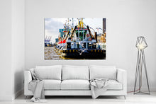 Lade das Bild in den Galerie-Viewer, Bugsier umgeben von Möven