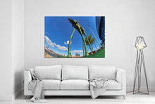 Lade das Bild in den Galerie-Viewer, Surreales trifft auf die Skyline von Hamburg