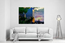 Lade das Bild in den Galerie-Viewer, Elbphilharmonie im Abendlicht