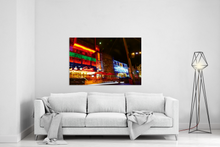 Lade das Bild in den Galerie-Viewer, Schmidt's Tivoli mit Lichtspielspektakel | Hamburg Foto "Schmidt's Tivoli mit Lichtspielspektakel" als Wandbild auf Leinwand kaufen