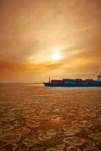 Lade das Bild in den Galerie-Viewer, seltenes Bild, Eisschollen auf der Elbe im goldenen Antlitz | Hamburg Foto "seltenes Bild, Eisschollen auf der Elbe im goldenen Antlitz" als Wandbild auf Leinwand kaufen