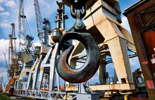 Lade das Bild in den Galerie-Viewer, Hafenmuseum mit Kränen und Haken | Hamburg Foto "Hafenmuseum mit Kränen und Haken" als Wandbild auf Leinwand kaufen