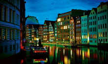 Lade das Bild in den Galerie-Viewer, Sieben Schwestern | Hamburg Foto "Sieben Schwestern" als Wandbild auf Leinwand kaufen