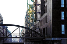 Lade das Bild in den Galerie-Viewer, Speicherstadt in Anlehnung an New York | Hamburg Foto "Speicherstadt in Anlehnung an New York" als Wandbild auf Leinwand kaufen