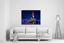 Lade das Bild in den Galerie-Viewer, König der Löwen, Nana and Dolphin, Figur auf Delfin mit Mosaik bei den Blue Days | Hamburg Foto "König der Löwen, Nana and Dolphin, Figur auf Delfin mit Mosaik bei den Blue Days" als Wandbild auf Leinwand kaufen