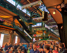Lade das Bild in den Galerie-Viewer, Fischauktionshalle mit Publikum und Frühstücksbuffet | Hamburg Foto "Fischauktionshalle mit Publikum und Frühstücksbuffet" als Wandbild auf Leinwand kaufen