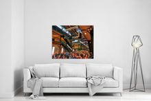 Lade das Bild in den Galerie-Viewer, Fischauktionshalle mit Publikum und Frühstücksbuffet | Hamburg Foto "Fischauktionshalle mit Publikum und Frühstücksbuffet" als Wandbild auf Leinwand kaufen