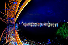 Lade das Bild in den Galerie-Viewer, Alstervergnügen im Riesenrad | Hamburg Foto "Alstervergnügen im Riesenrad" als Wandbild auf Leinwand kaufen