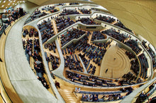 Lade das Bild in den Galerie-Viewer, Elphi von Innen, großer Konzertsaal | Hamburg Foto "Elphi von Innen, großer Konzertsaal" als Wandbild auf Leinwand kaufen