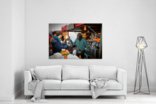 Lade das Bild in den Galerie-Viewer, Fischmarkt, Coffee to relax and fun | Hamburg Foto "Fischmarkt, Coffee to relax and fun" als Wandbild auf Leinwand kaufen