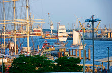 Lade das Bild in den Galerie-Viewer, Segelparade | Hamburg Foto "Segelparade" als Wandbild auf Leinwand kaufen
