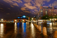 Lade das Bild in den Galerie-Viewer, Fischmarkt, Hochwasser | Hamburg Foto "Fischmarkt, Hochwasser" als Wandbild auf Leinwand kaufen