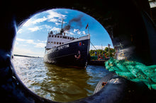 Lade das Bild in den Galerie-Viewer, Eisbrecher Stettin unter Dampf | Hamburg Foto "Eisbrecher Stettin unter Dampf" als Wandbild auf Leinwand kaufen