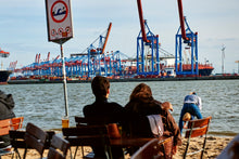 Lade das Bild in den Galerie-Viewer, Standperle an der Elbe | Hamburg Foto "Standperle an der Elbe" als Wandbild auf Leinwand kaufen