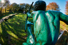 Lade das Bild in den Galerie-Viewer, Diana auf der Hirschkuh | Hamburg Foto "Diana auf der Hirschkuh" als Wandbild auf Leinwand kaufen