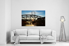 Lade das Bild in den Galerie-Viewer, Public Face, Stimmungseinfang in Echtzeit. Smiley | Hamburg Foto "Public Face, Stimmungseinfang in Echtzeit. Smiley" als Wandbild auf Leinwand kaufen