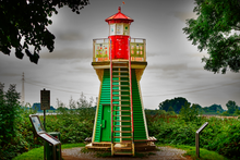 Lade das Bild in den Galerie-Viewer, Leuchtturm Bunthäuser Spitze | Hamburg Foto "Leuchtturm Bunthäuser Spitze" als Wandbild auf Leinwand kaufen