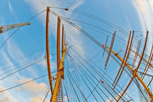 Lade das Bild in den Galerie-Viewer, Fixpunkte | Hamburg Foto "Fixpunkte" als Wandbild auf Leinwand kaufen