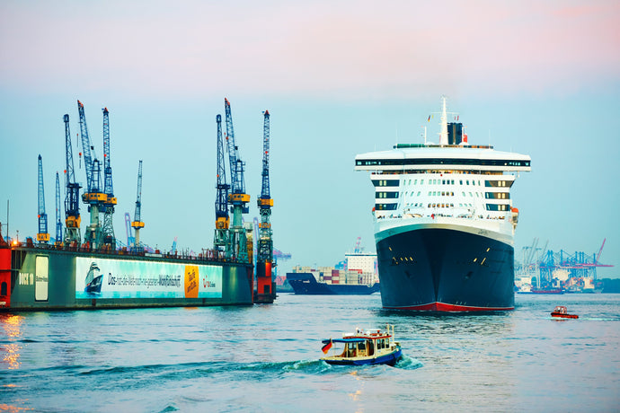 einfahrende Queen Mary 2, am Dock 10 | Hamburg Foto 